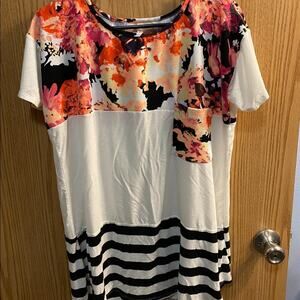 Cezanne Color Block Floral Top Size Large w/ Lace Panel Back